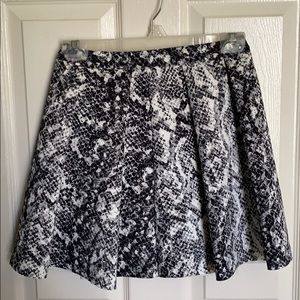 Snakeskin pattern high waisted skirt